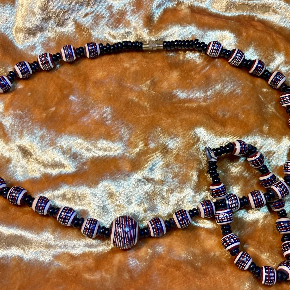 Beaded Necklace and Bracelet‎ Set Black cream red Handmade - Picture 2 of 6